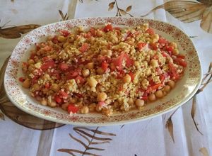 Una foto de Ensalada de bulgur con garbanzos