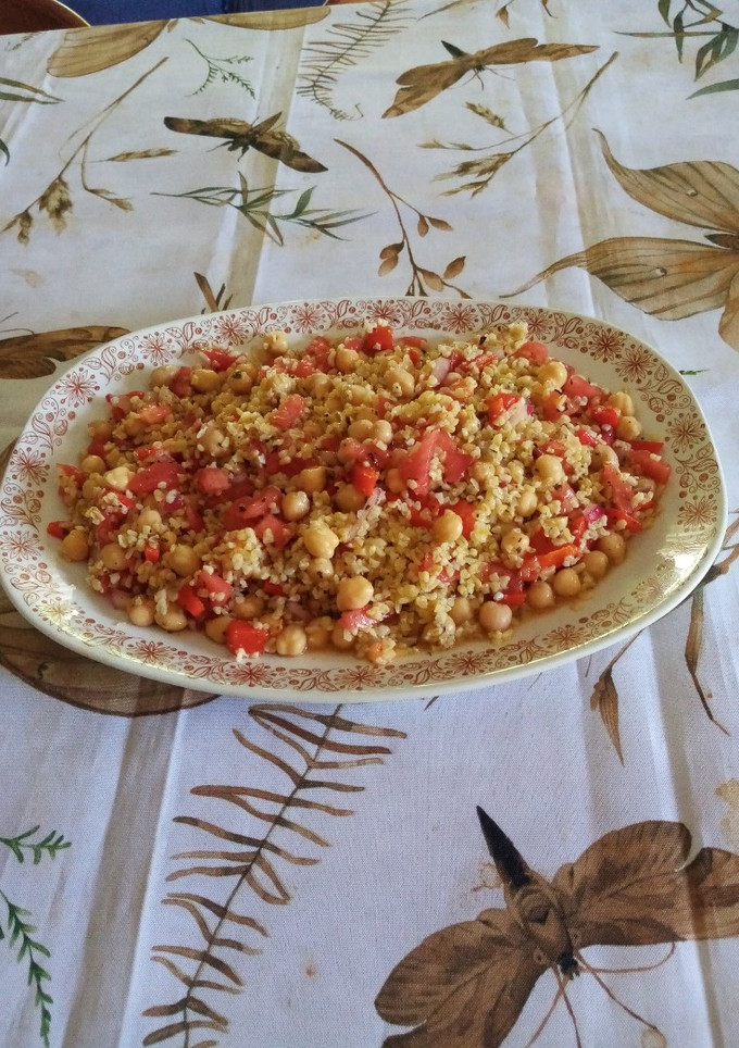 Una foto de Ensalada de bulgur con garbanzos