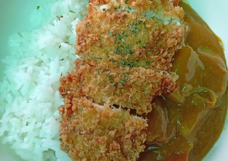 Japanese chicken katsu curry rice. (nasi kari katsu ayam)