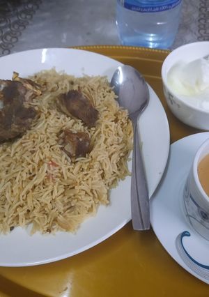 A picture of Mutton Yakhni Pulao.  With dehi and Tea.
