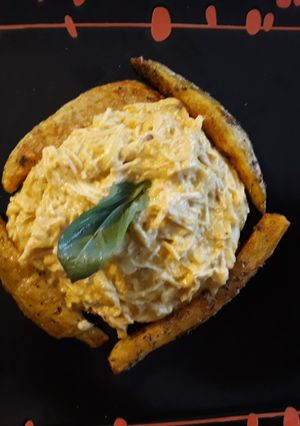 Una foto de Chupe de Pollo & Papas Rústicas