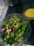 Mushroom garden - ensalada de espinacas con tocino