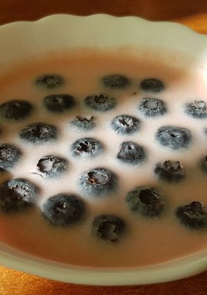 O poză a rețetei Jeleu de chefir, sirop de zmeură și afine (gluten free).