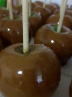 A picture of Caramel apples.