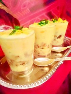 मैंगो कस्टर्ड मिल्क बर्फी शॉट्स (mango custard milk burfi shots recipe in Hindi) रेसिपी मुख्य फोटो