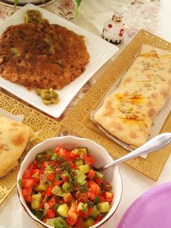 صورة لوصفة عجينه بحشوة البيتزا / الزعتر