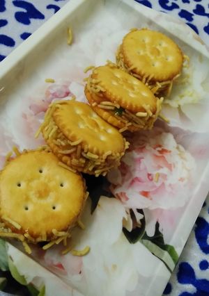 A picture of Biscuit Starter Sandwich.