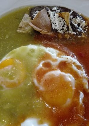 A picture of Huevos Divorciados.