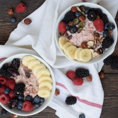 A picture of Strawberry bircher muesli.