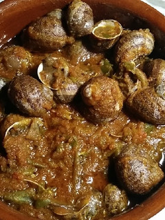 Una foto de Caracoles en salsa de tomate