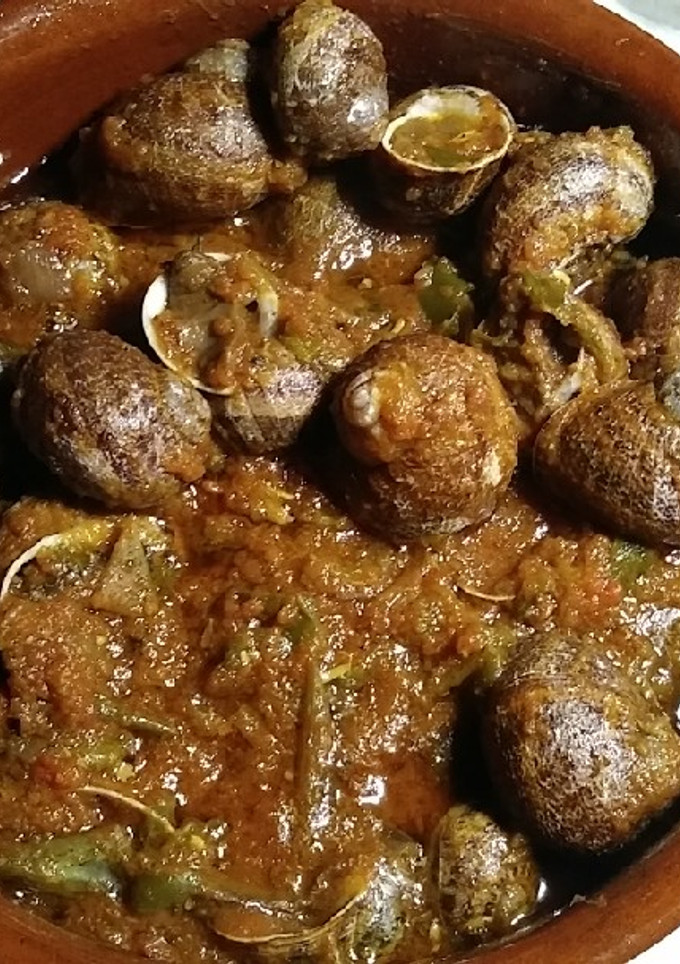Una foto de Caracoles en salsa de tomate