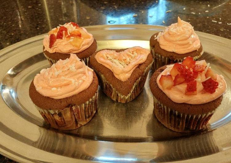 Chocolate Cupcakes w/ Vanilla Buttercream Frosting