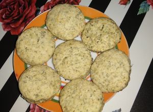 Una foto de Scones veganos de orégano