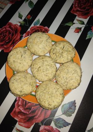 Una foto de Scones veganos de orégano