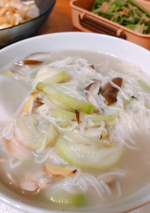 #絲瓜蛤蠣麵線 #夏天清爽 #夏天食材 的食譜成品照片