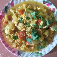 A picture of Aloo capsicum paneer curry.