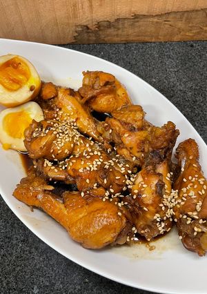 A picture of Coca cola braised chicken wings.