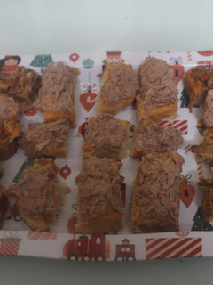 Una foto de Bocaditos de sardinas picantes y atún