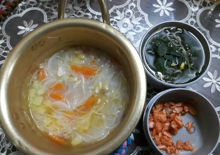 Baby FoodSoup Bihun, Tumis Salmon & Sayur Bening Campur-Campur
