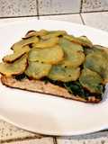 Filetto di salmone in crosta di patate con erbe di campagna