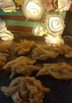 A picture of Potato onion fritters.