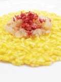 Risotto con crema di carote, tartare di mazzancolle e San Daniele croccante