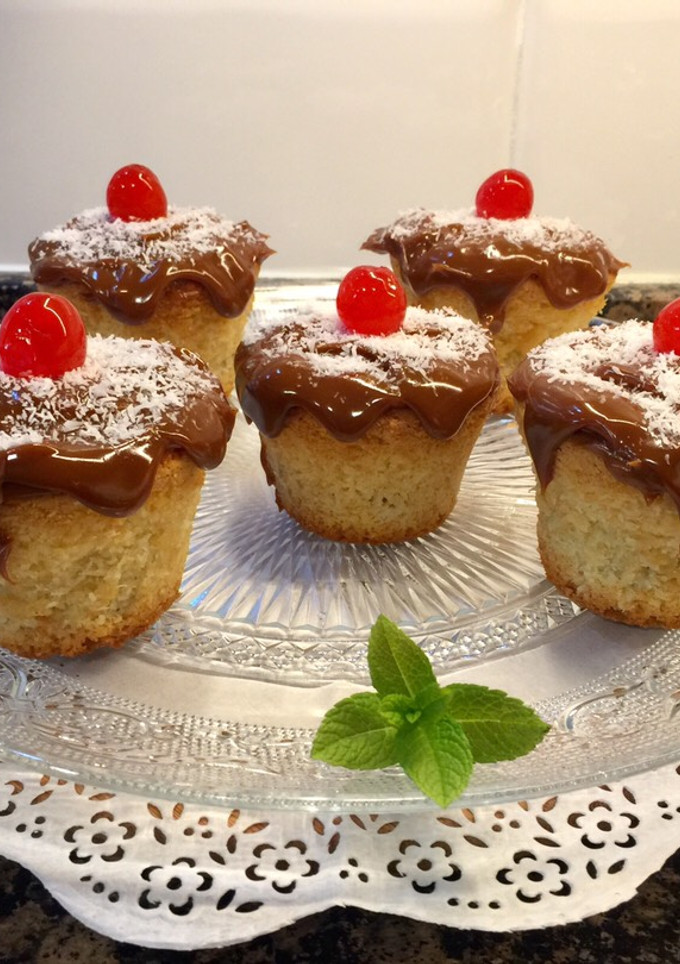 Una foto de Muffins de coco y Dulce de leche