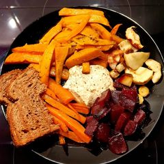 A picture of Baked veggies & hummus 🥕🍠🥔.