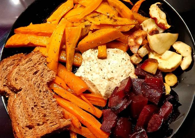 Baked veggies &amp; hummus 🥕🍠🥔