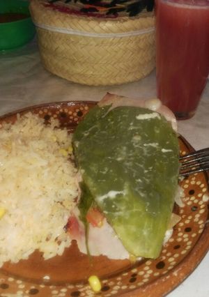 Una foto de Nopales rellenos en papel aluminio
