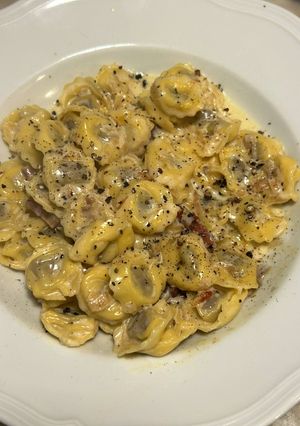 A picture of Tortellini with Cream and Speck.