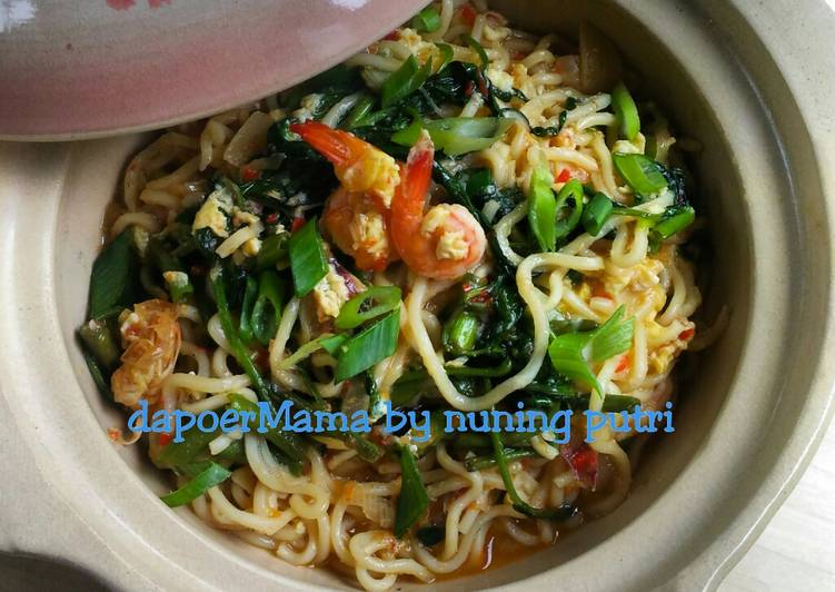 28. Mie Kangkung Udang Kuah Merah