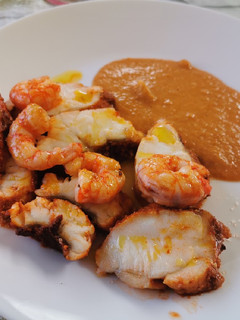 Una foto de Rap allagostat amb gambes vermelles