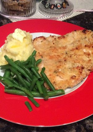 A picture of Chicken schitty w/garlic mash + beans.