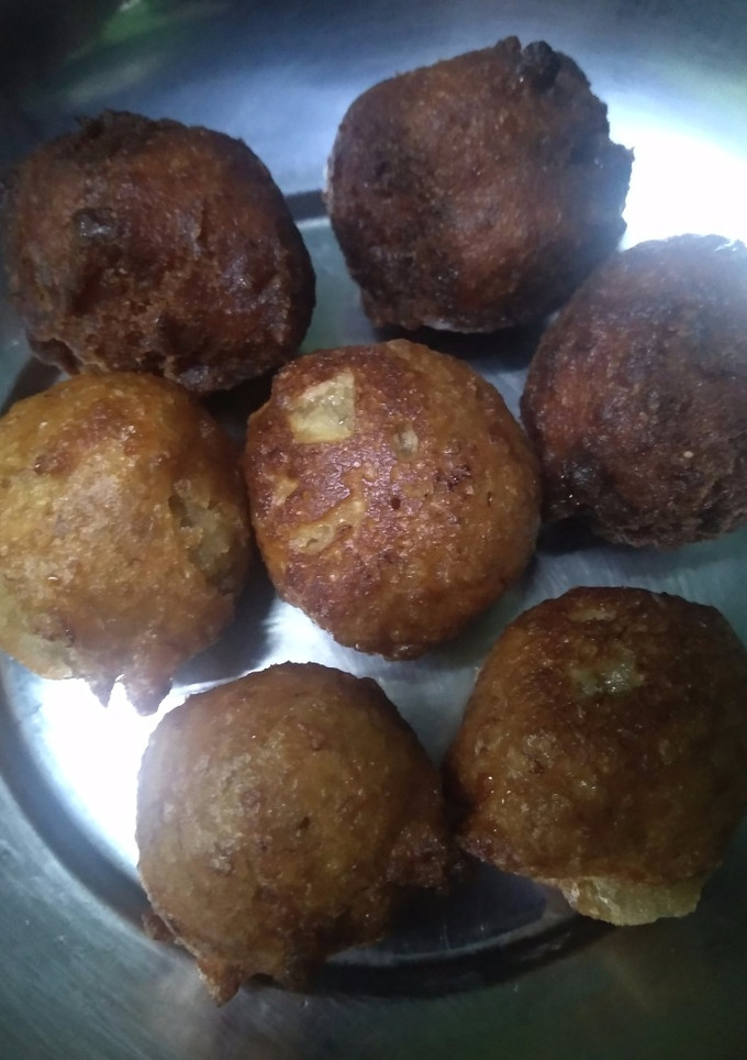 கண்னை கவரும் கோதுமைமாவு இனிப்பு போண்டா செய்முறை முக்கிய புகைப்படம்