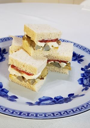 Foto di Tramezzini piccanti con salame e carciofi