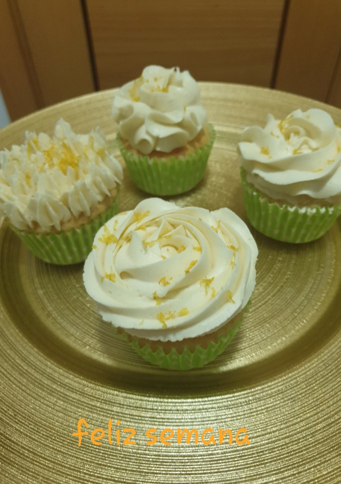 Una foto de Cupcakes de pie de limón