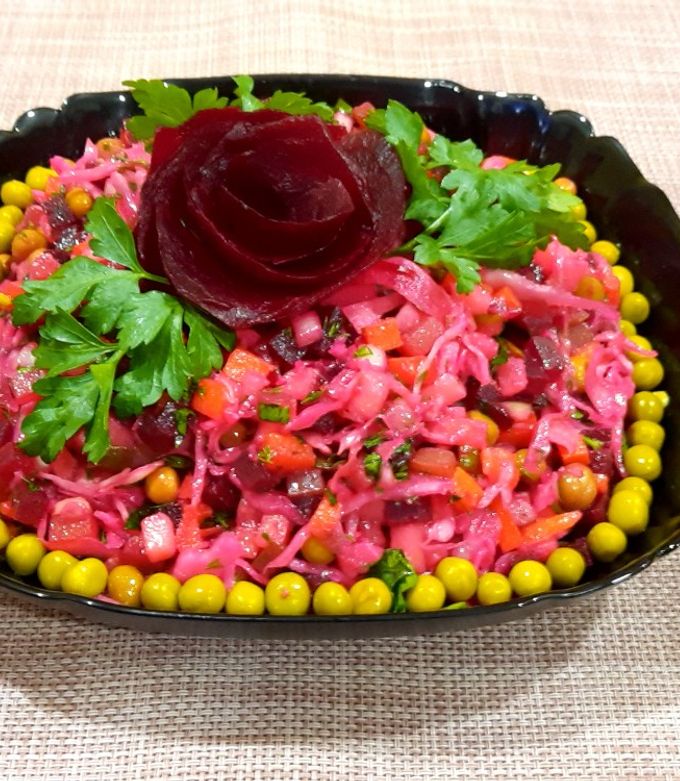 Аяқтары бар қыздардың суреттері кең таралған