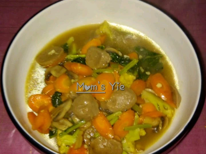 Langkah Mudah untuk Membikin Resep 01. Capcay bakso jamur enak yang Lezat Sekali Anti Ribet, Uenak Banget
