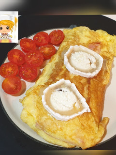 Una foto de Tortilla francesa con jamón de York y rulo de cabra