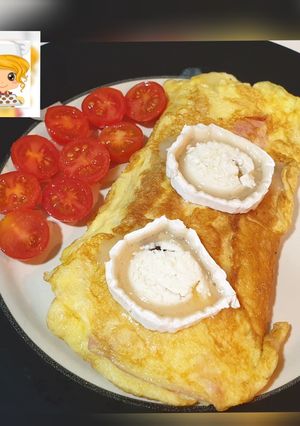 Una foto de Tortilla francesa con jamón de York y rulo de cabra
