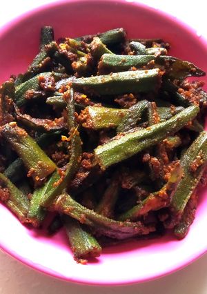 झटपट भेंडी मसाला (Bhindi Masala Recipe In Marathi) रेसिपी चे मुख्य फोटो