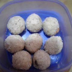 A picture of Suji / Rava ladoo.