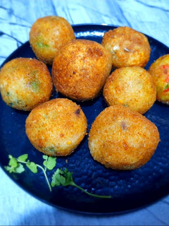 चीज़ बॉल्स (Cheese Balls recipe in Hindi) रेसिपी मुख्य फोटो
