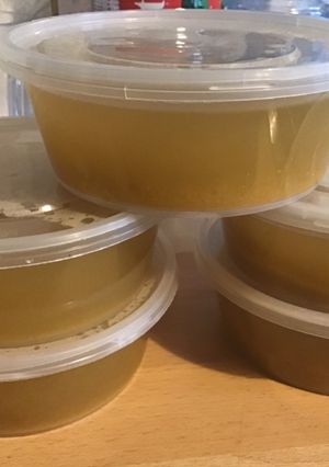 Une photo de Bouillon maison de gambas sauvages à l aneth ail et citron