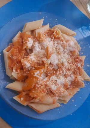 Una foto de Fideos mostachol con salsa rosa