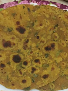 A picture of Methi thepla.