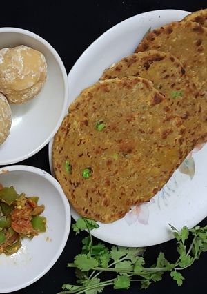 बाजरे के खिचडे के पराठे(Bajre ki khichdi ke parathe recipe in Hindi) रेसिपी मुख्य फोटो