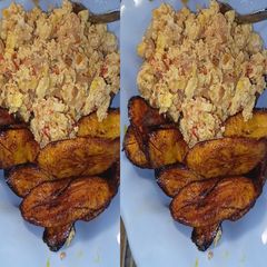 A picture of Fried plantain and egg sauce.