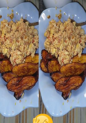 A picture of Fried plantain and egg sauce.